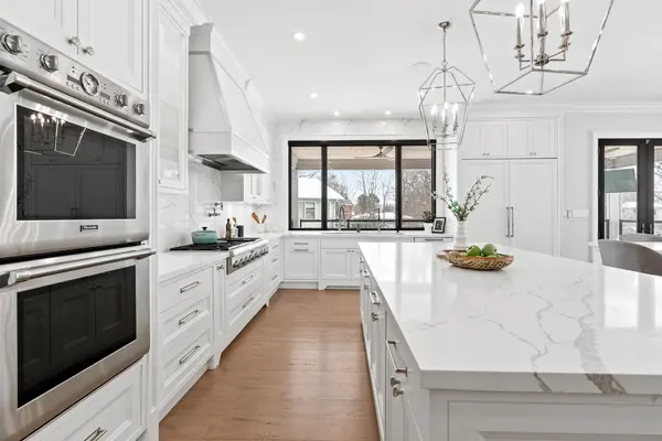 197 Sherwood PL, Newmarket, ON L3Y 8E5