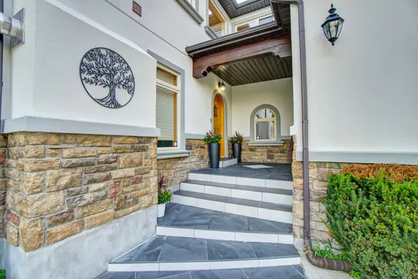 6 Pinehurst LN, Springwater, ON L9X 0C7