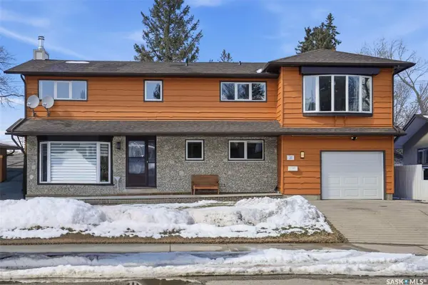 31 Cantlon CRESCENT, Saskatoon, SK S7J 2T2