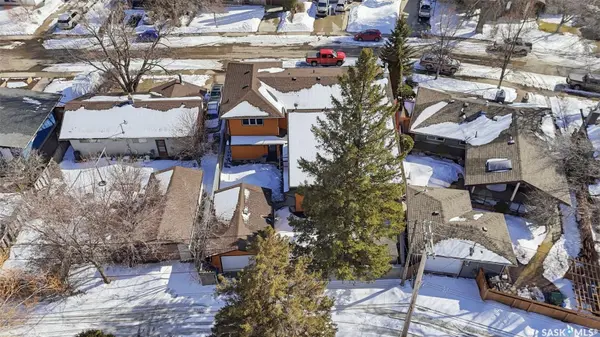 31 Cantlon CRESCENT, Saskatoon, SK S7J 2T2