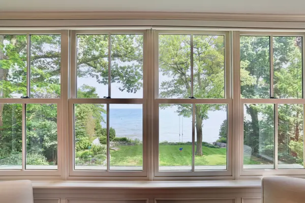 350 King ST, Oakville, ON L6J 1C2