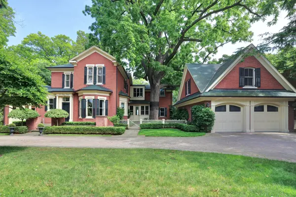 350 King ST, Oakville, ON L6J 1C2