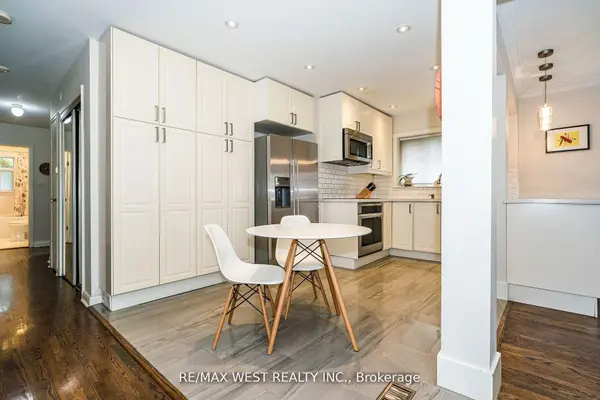 34 Penhurst AVE #Main Floor, Toronto W07, ON M8Y 3A9