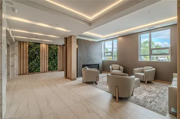 34 Norman ST #212, Brantford, ON N3R 2Y1