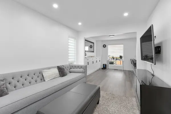 2 Newport CRES, Hunt Club - South Keys And Area, ON K1T 3L8