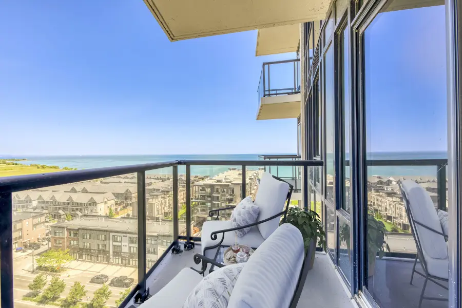 385 Winston RD #1103, Grimsby, ON L3M 0J3