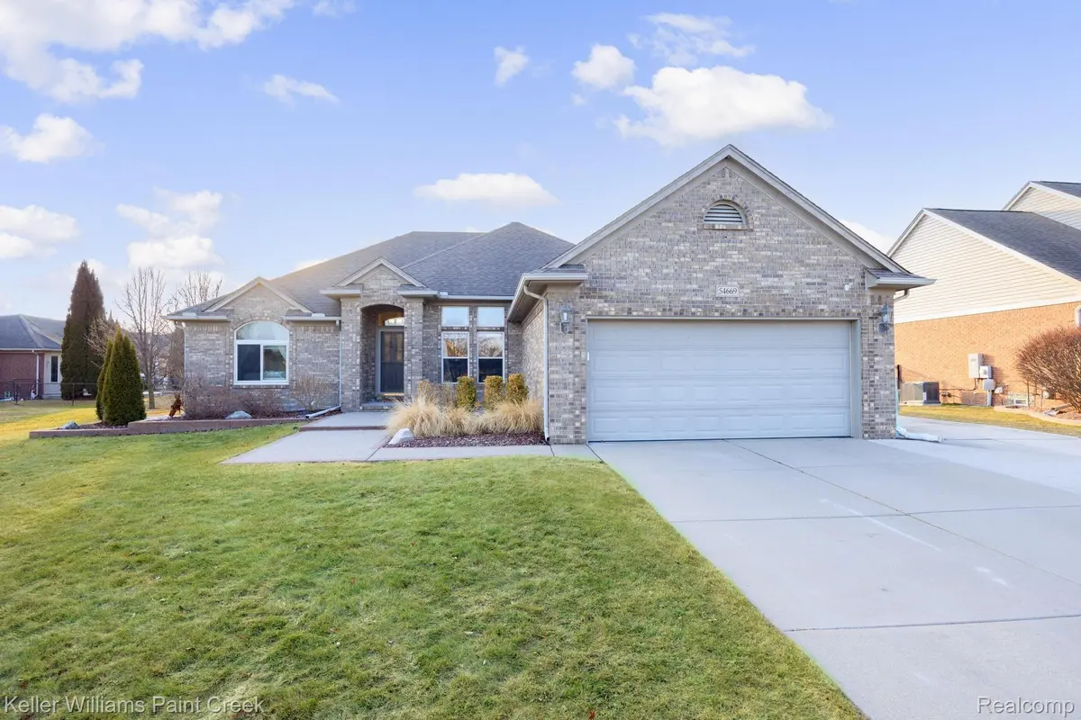 54669 Shady Creek DR, New Baltimore, MI 48047