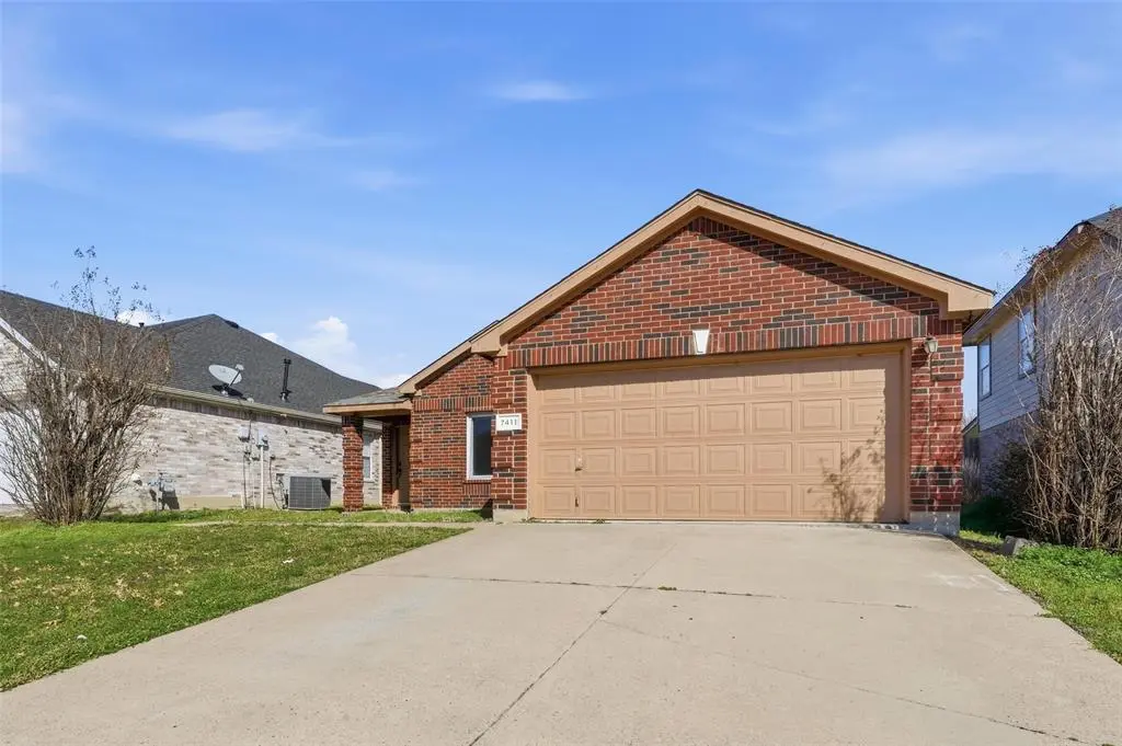 7411 Marsland Lane, Arlington, TX 76001