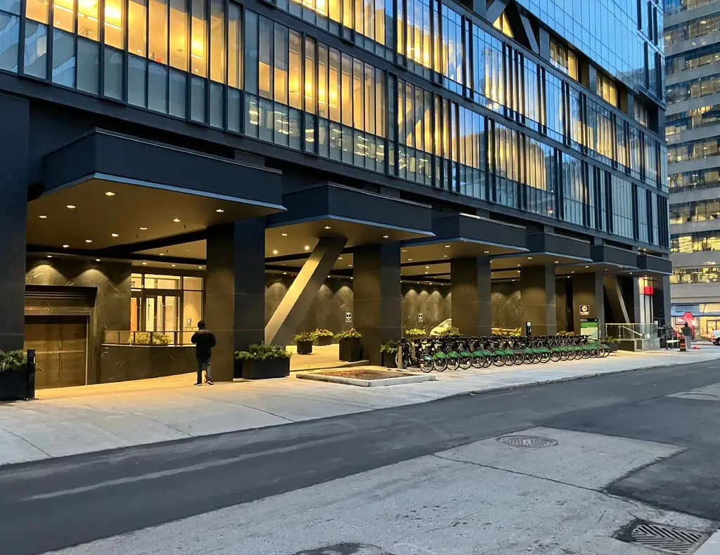 488 University AVE #3901, Toronto C01, ON M5G 0C1