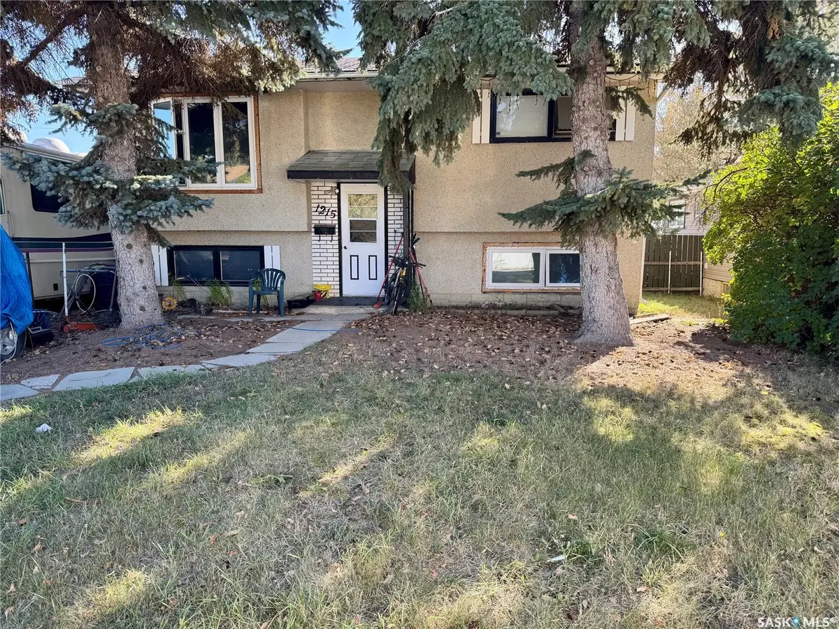 1215 ATHABASCA STREET W, Moose Jaw, SK S6H 6C7