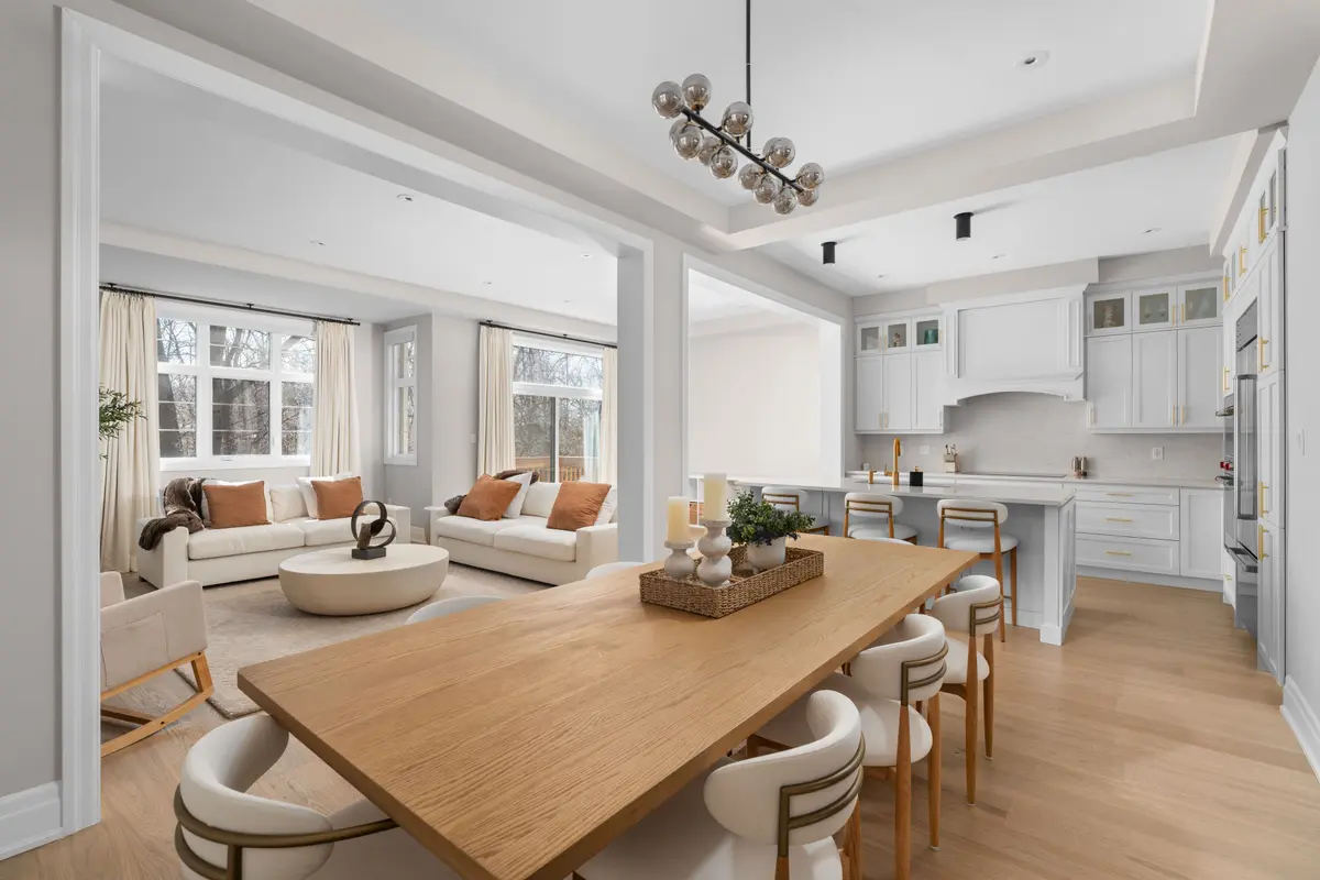 1318 Courtleigh TRL, Oakville, ON L6H 7Y5