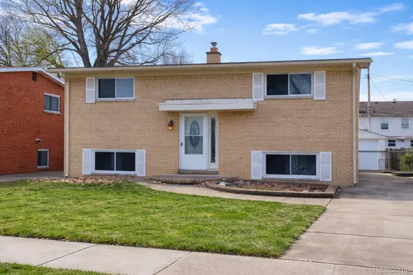 30022 White ST, Gibraltar, MI 48173