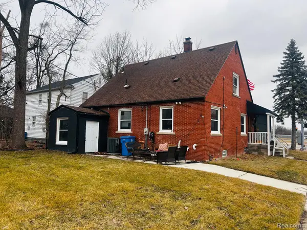 26101 W Warren ST, Dearborn Heights, MI 48127