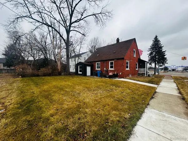 26101 W Warren ST, Dearborn Heights, MI 48127