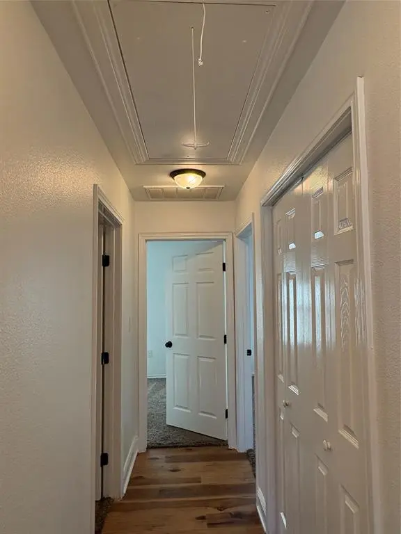 932 E Davis Avenue, Fort Worth, TX 76104