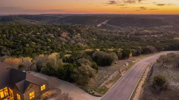 8229 Retreat Boulevard, Cleburne, TX 76033