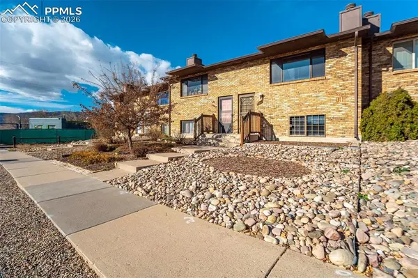 326 Mount View LN, Colorado Springs, CO 80907