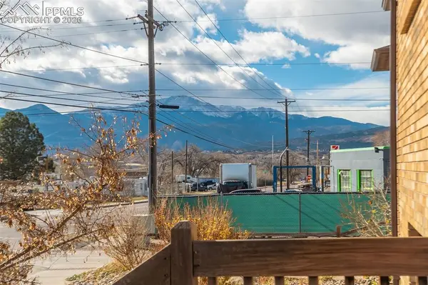 326 Mount View LN, Colorado Springs, CO 80907