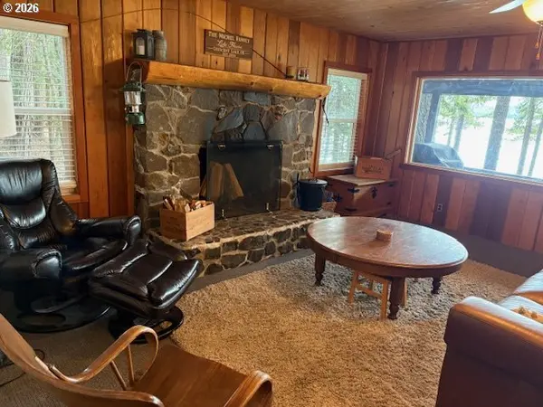 24176 CRESCENT LAKE RD, Crescent Lake, OR 97733