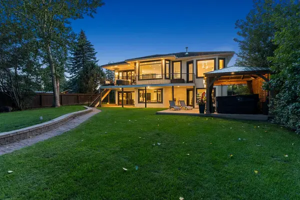 732 West Chestermere DR, Chestermere, AB T1X 1B5