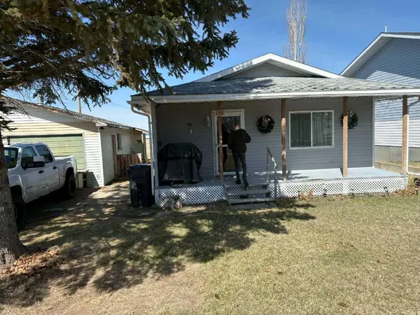 405 1 AVE, Coutts, AB T0K 0N0