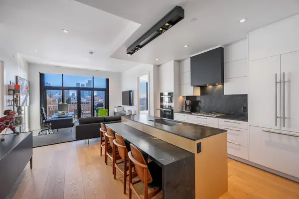 1 Strathgowan AVE #710, Toronto C04, ON M4N 0B3