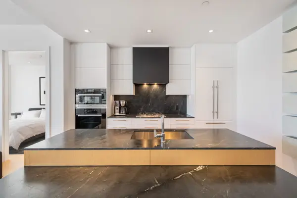 1 Strathgowan AVE #710, Toronto C04, ON M4N 0B3