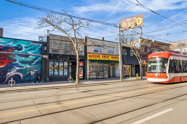 566 Queen ST W #3, Toronto C01, ON M5V 2B5