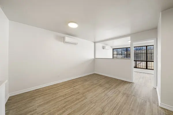 566 Queen ST W #3, Toronto C01, ON M5V 2B5