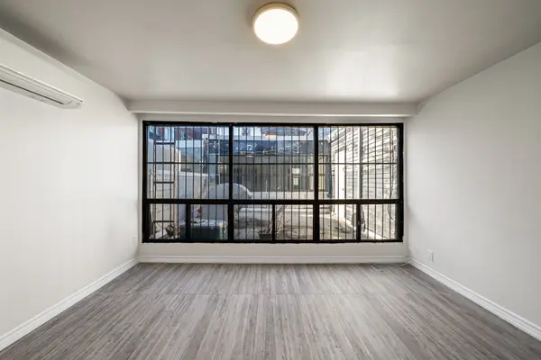 566 Queen ST W #3, Toronto C01, ON M5V 2B5