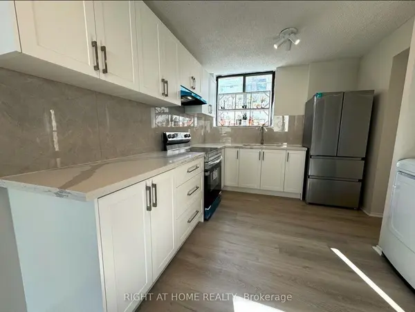 665 Kennedy RD #303, Toronto E04, ON M1K 5E2