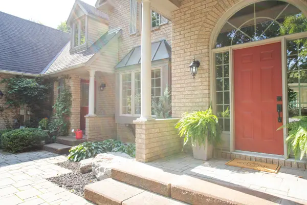 27 Timberlane CT, Clarington, ON L1E 2H1