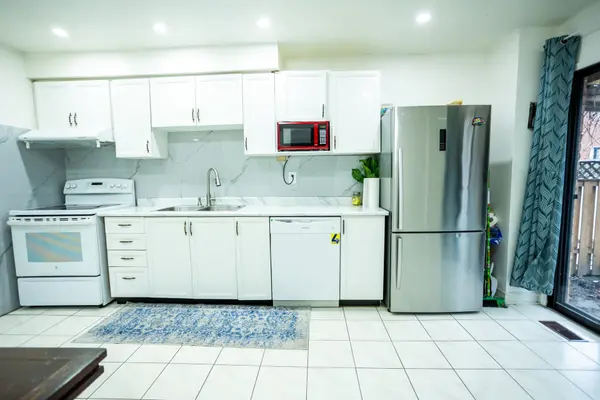 1540 Marshcourt DR, Pickering, ON L1V 6C6