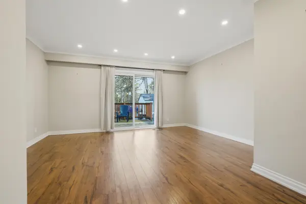 303 Rossland RD W #Main, Whitby, ON L1N 3H8