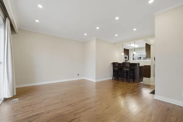 303 Rossland RD W #Main, Whitby, ON L1N 3H8