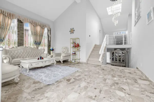 23 Montgomery CT, Markham, ON L3R 0C4