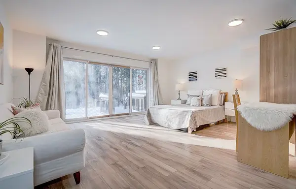 27 Chestnut CT, Aurora, ON L4G 4A4