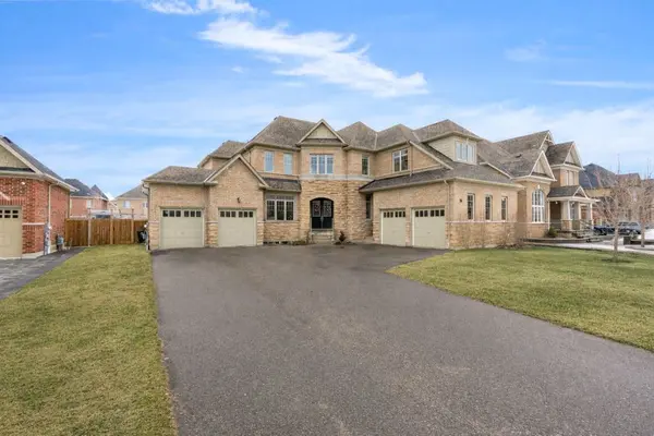 56 Redmond CRES, Springwater, ON L9X 2A2