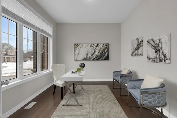 56 Redmond CRES, Springwater, ON L9X 2A2