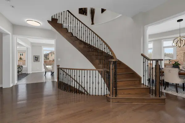 56 Redmond CRES, Springwater, ON L9X 2A2