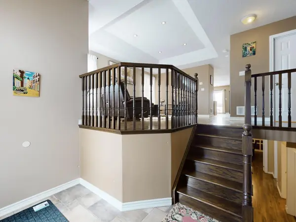 204 Proclamation DR, Barrie, ON L4N 0Y9