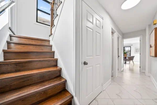 578 Silverthorne CRES, Mississauga, ON L5R 1W7