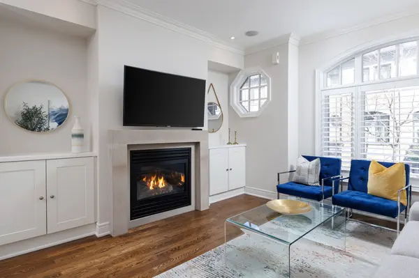 59 Lobo Mews, Toronto W08, ON M8Z 0B2