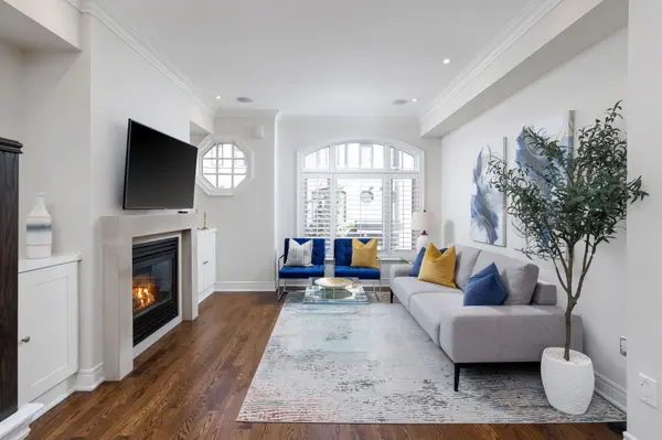 59 Lobo Mews, Toronto W08, ON M8Z 0B2