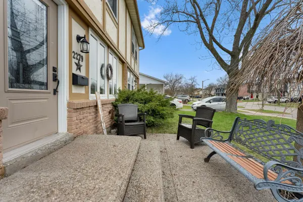 2279 Melissa CRES, Burlington, ON L7P 3T5