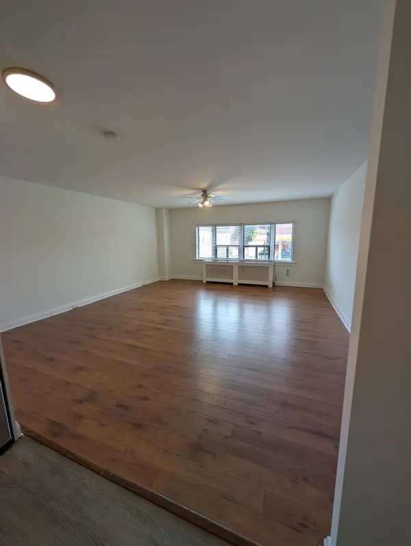 2798 Lakeshore BLVD W #2, Toronto W06, ON M8V 1H5