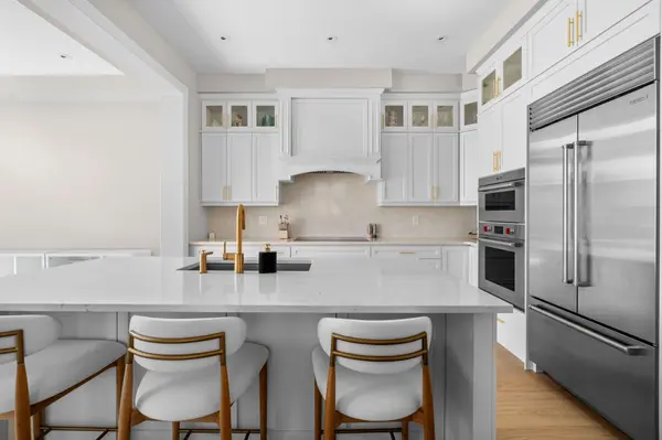 1318 Courtleigh TRL, Oakville, ON L6H 7Y5