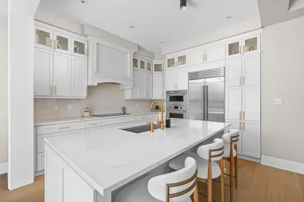 1318 Courtleigh TRL, Oakville, ON L6H 7Y5