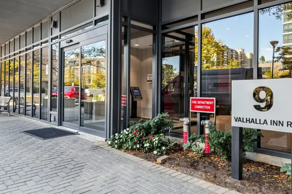 9 Valhalla Inn RD #1503, Toronto W08, ON M9B 0B1