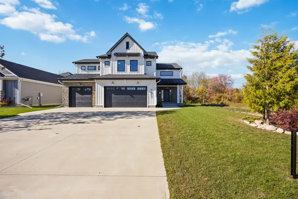 7007 Blue Coast HTS, Plympton-wyoming, ON N0N 1E0